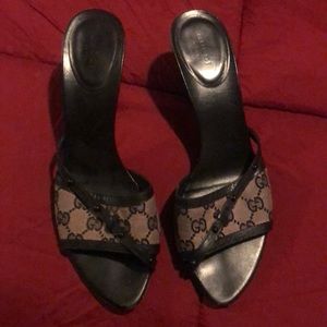 Gucci slides 10b pink and black in great condition